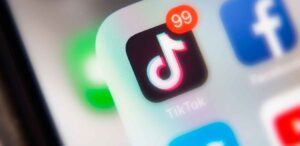 Imagem com ícone do tiktok em destaque