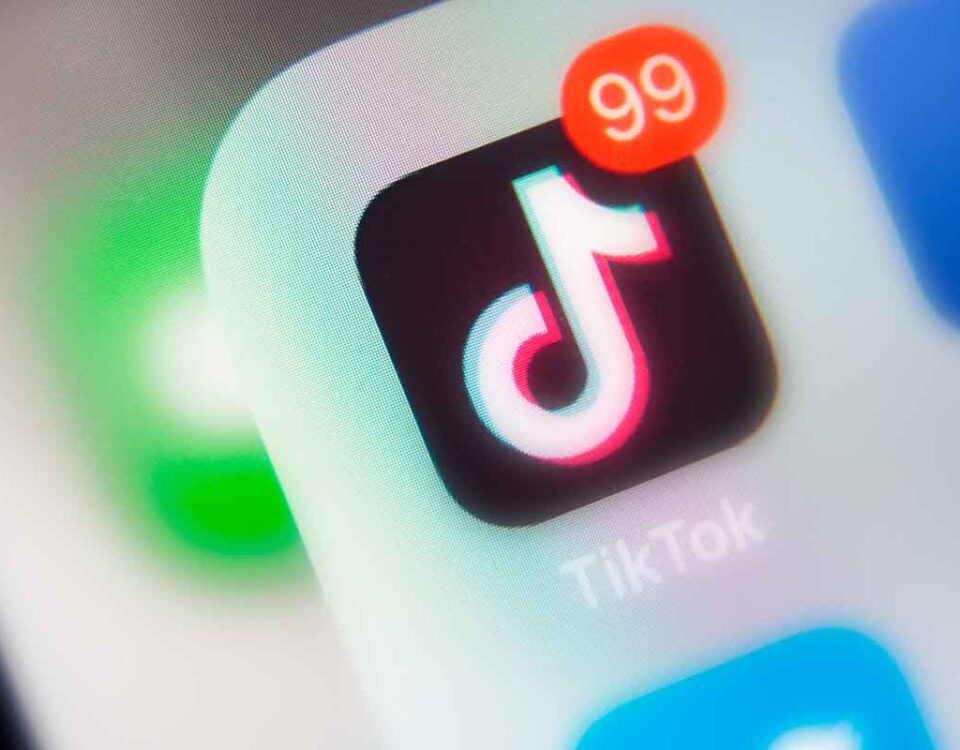 Imagem com ícone do tiktok em destaque